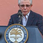 Fotografía de archivo del 28 de octubre de 2022 del empresario cubano-estadounidense Benjamín León durante la presentación de un mural en honor al cantante y productor Willy Chirino en la Calle Ocho de Miami, Florida (EE.UU). EFE/ Giorgio Viera