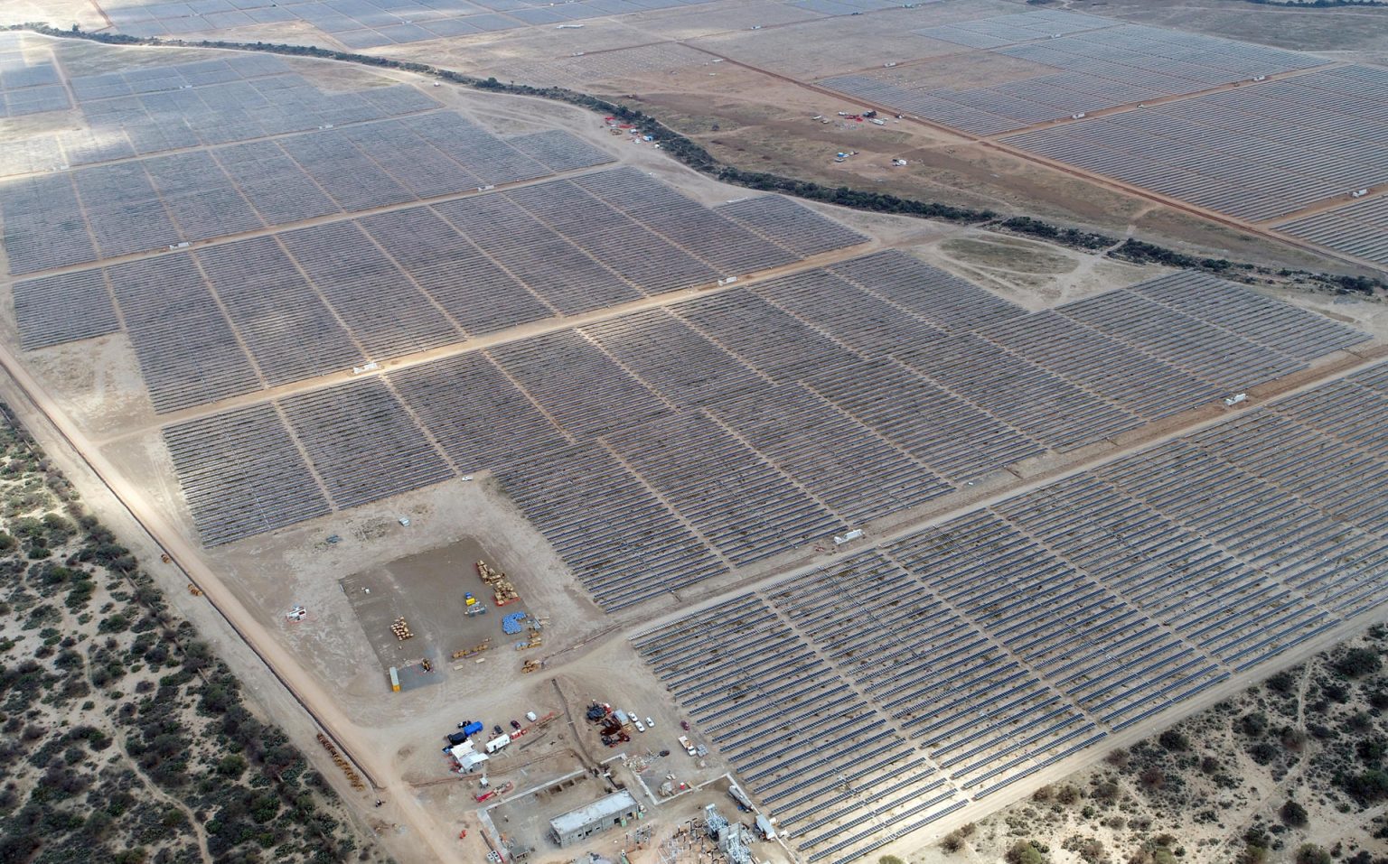 Fotografía donde se observan paneles solares en el municipio de Villa de Arriaga, en San Luis Potosí (México). EFE/Ulises Andrade