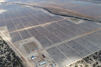 Fotografía donde se observan paneles solares en el municipio de Villa de Arriaga, en San Luis Potosí (México). EFE/Ulises Andrade