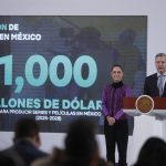 El director ejecutivo de Netflix, Ted Sarandos, habla durante la conferencia matutina de la presidenta mexicana, Claudia Sheinbaum, este jueves, en el Palacio Nacional de la Ciudad de México (México). EFE/ Isaac Esquivel