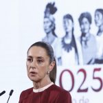 La presidenta de México, Claudia Sheinbaum, habla durante una rueda de prensa este jueves, en el Palacio Nacional en Ciudad de México (México). EFE/Mario Guzmán