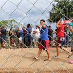 Migrantes caminan por la estación de recepción migratoria Lajas Blancas en Darién (Panamá). Archivo. EFE/ Moncho Torres