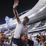 El entrenador de Racing, Gustavo Costas, luego de ganar la final de la Recopa Sudamericana ante Botafogo en Río de Janeiro (Brasil). EFE/ Andre Coelho