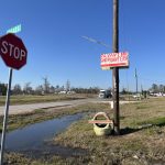 Fotografía del 25 de febrero de 2025 que muestra una carretera vacía en la localidad de Colony Ridge, al noreste de Houston, Texas (EE.UU.). EFE/Alejandra Arredondo