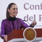 La presidenta de México, Claudia Sheinbaum, habla durante una rueda de prensa este jueves, en el Palacio Nacional, en Ciudad de México (México). EFE/Isaac Esquivel