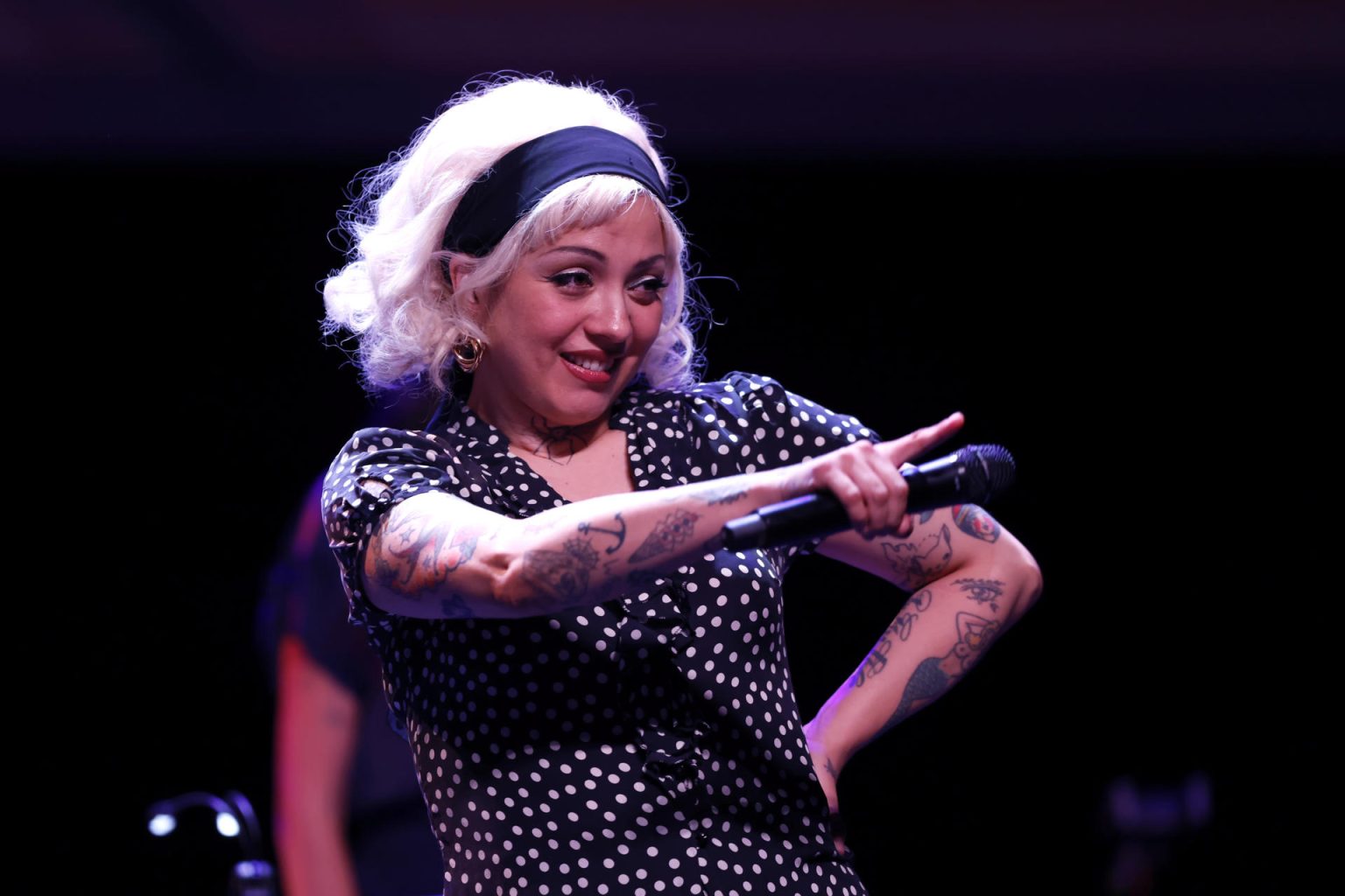 La cantante chilena Mon Laferte, participa este miércoles en un homenaje a la artista chilena Violeta Parra, en el marco en la décima edición del Feria Internacional de la Música (FIM) celebrado en Guadalajara, Jalisco (México). EFE/ Francisco Guasco