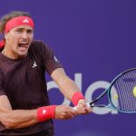 El alemán Alexander Zverev devuelve una bola al serbio Dusan Lajovic durante un partido del IEB+ Argentina Open en Buenos Aires. EFE/ Juan Ignacio Roncoroni