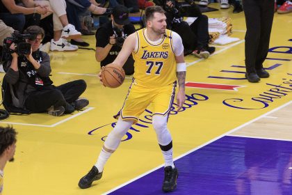 Luka Doncic en su debut con los Lakers el 11 de febrero en el Crypto.com Arena en Los Ángeles. EFE/ Javier Rojas