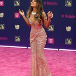 La cantante Thalía posa en la alfombra de la 37 edición de los Premio lo Nuestro este jueves, en el Kaseya Center de Miami (Estados Unidos). EFE/ Marlon Pacheco