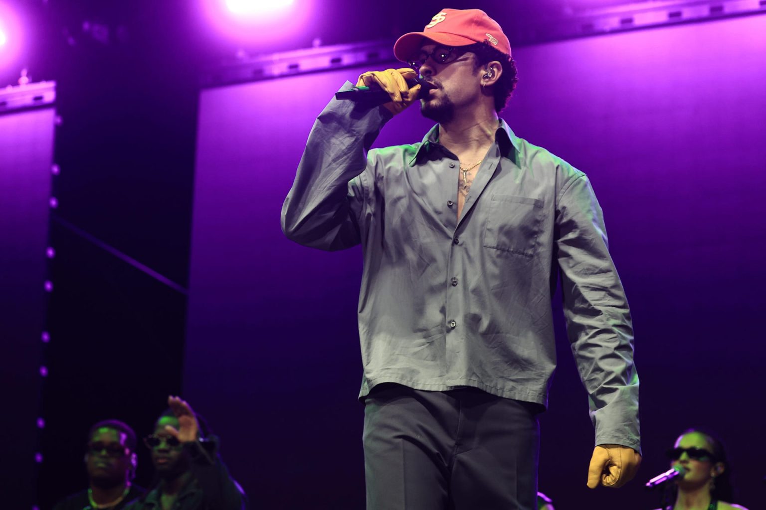 Fotografía de archivo del 3 de noviembre de 2024 del cantante puertorriqueño Bad Bunny durante un acto de cierre de campaña electoral en San Juan (Puerto Rico).  EFE/ Thais Llorca