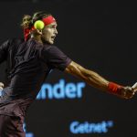 Alexander Zverev, de Alemania, devuelve una bola contra el chino Yunchaokete Bu en el Abierto de Río en Brasil. EFE/ Antonio Lacerda