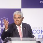 El presidente de Panamá José Raúl Mulino, habla durante una conferencia de prensa este jueves en Ciudad de Panamá (Panamá). EFE/Carlos Lemos