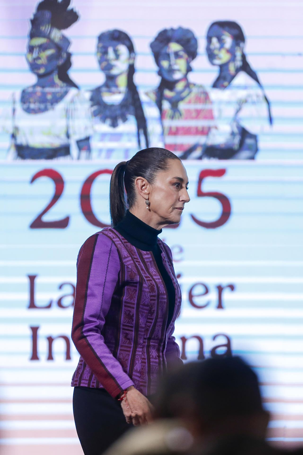 La presidenta de México, Claudia Sheinbaum, participa en una rueda de prensa este jueves, en Palacio Nacional de la Ciudad de México (México).EFE/ Isaac Esquivel
