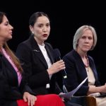 La secretaria de Cultura, Claudia Curiel de Icaza (c), habla junto a la gobernadora de Guanajuato, Denisse García Muñoz Ledo (i), y la embajadora del Reino Unido en México, Susannah Goshko (d), durante una rueda de prensa este miércoles, en la Ciudad de México (México). EFE/ Sáshenka Gutiérrez