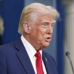 Fotografía del 30 de enero de 2025 del presidente de Estados Unidos, Donald Trump, hablando durante una rueda de prensa en la Casa Blanca en Washinhgton (Estados Unidos). EFE/ EPA/ Will Oliver