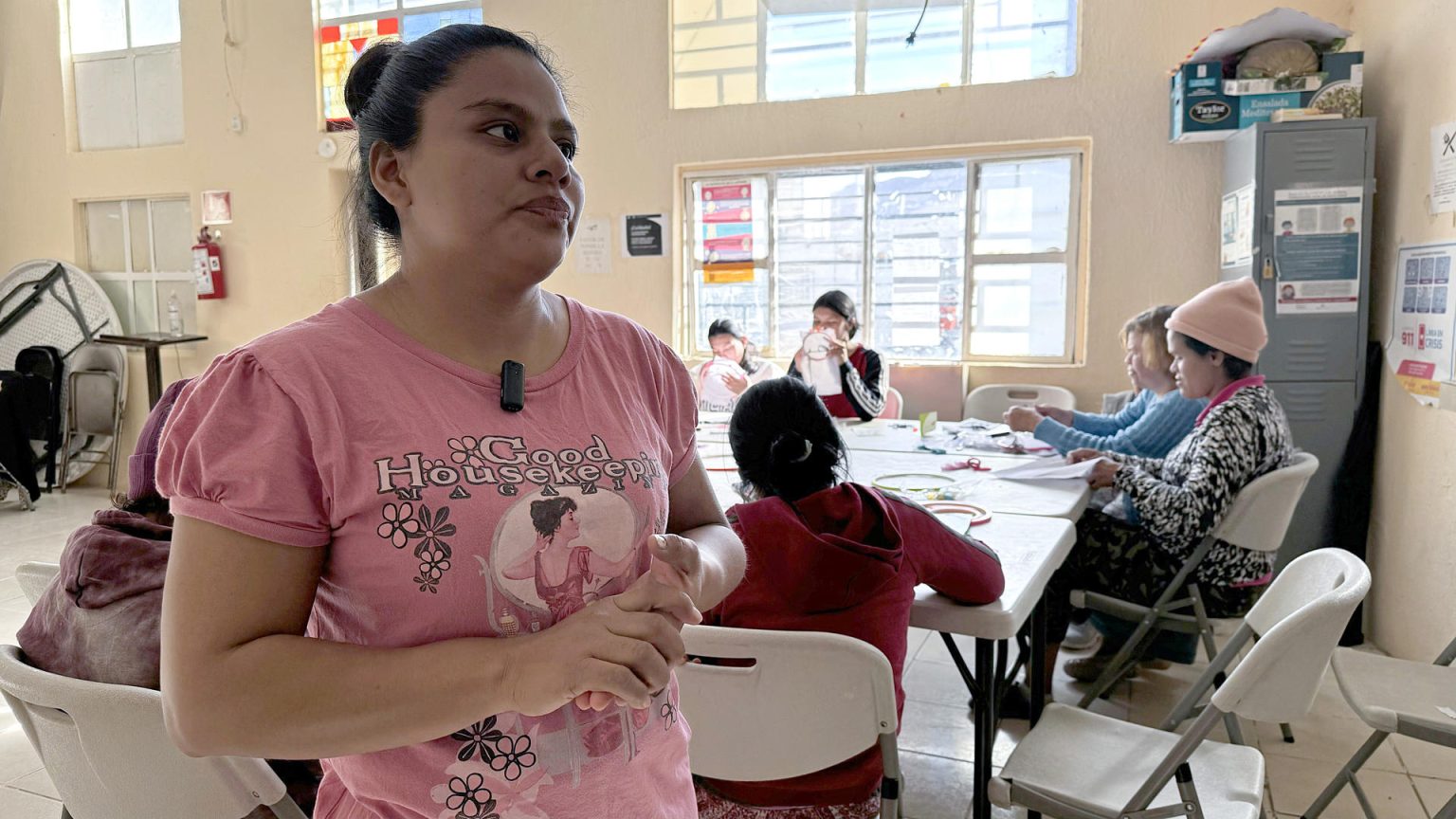 La migrante guatemalteca Evelin Vázquez, habla en una entrevista con EFE el 2 de enero de 2025, en Ciudad Juárez, en el estado de Chihuahua (México). EFE/Luis Torres