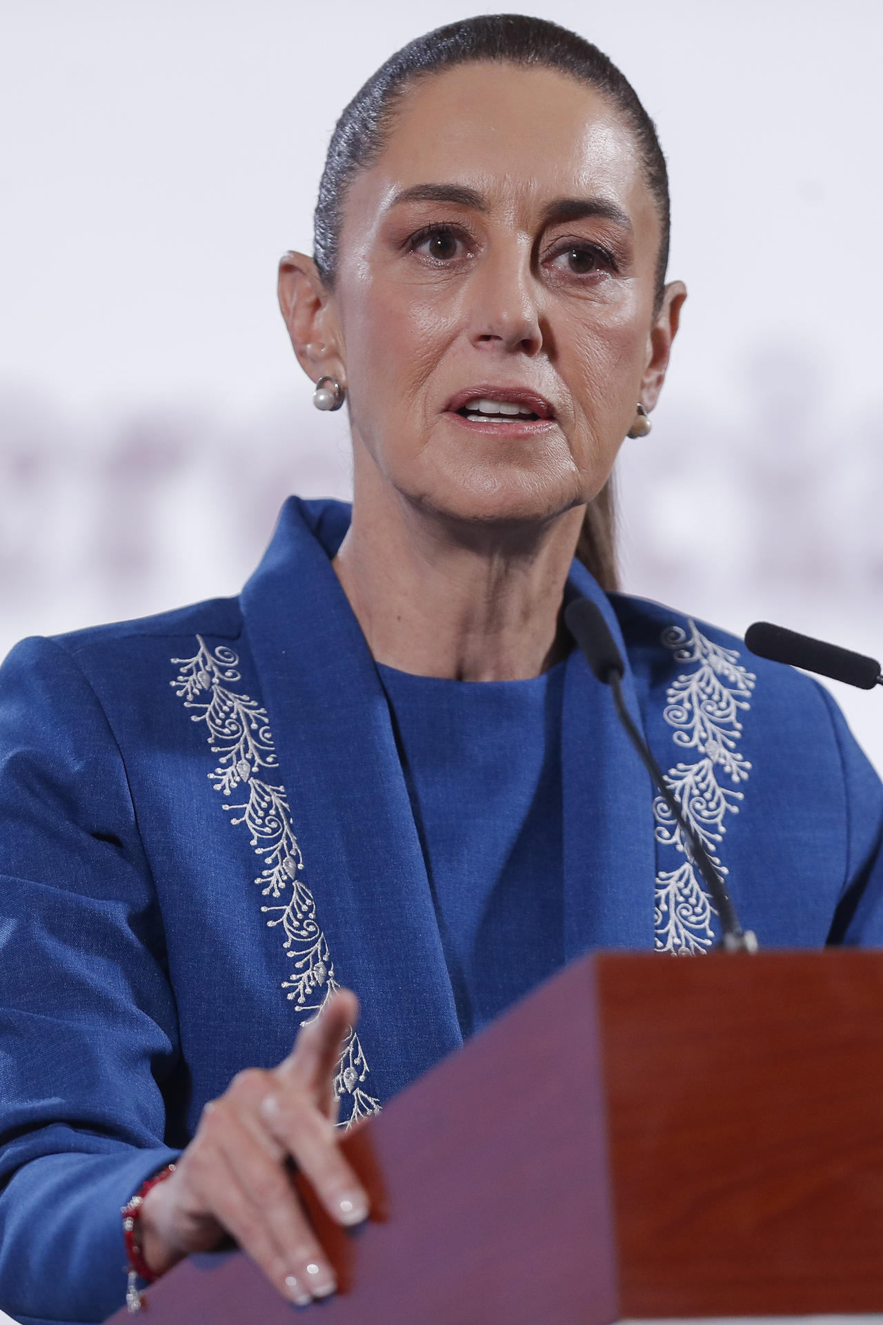 La presidenta de México, Claudia Sheinbaum, habla en una rueda de prensa este miércoles, en el Palacio Nacional, en Ciudad de México (México). EFE/ Isaac Esquivel
