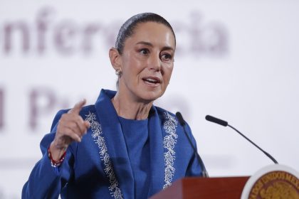 La presidenta de México, Claudia Sheinbaum, habla en una rueda de prensa este miércoles, en el Palacio Nacional, en Ciudad de México (México). EFE/ Isaac Esquivel