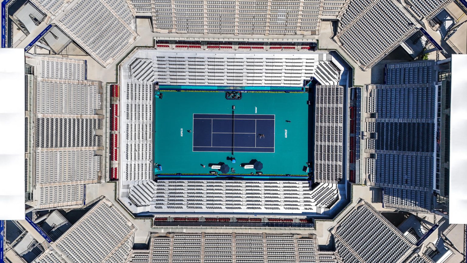 Fotografía aérea de la Arena GNP Seguros previo al inicio del Abierto Mexicano de Tenis este sábado, en el balneario de Acapulco en el estado de Guerrero (México). EFE/ David Guzmán