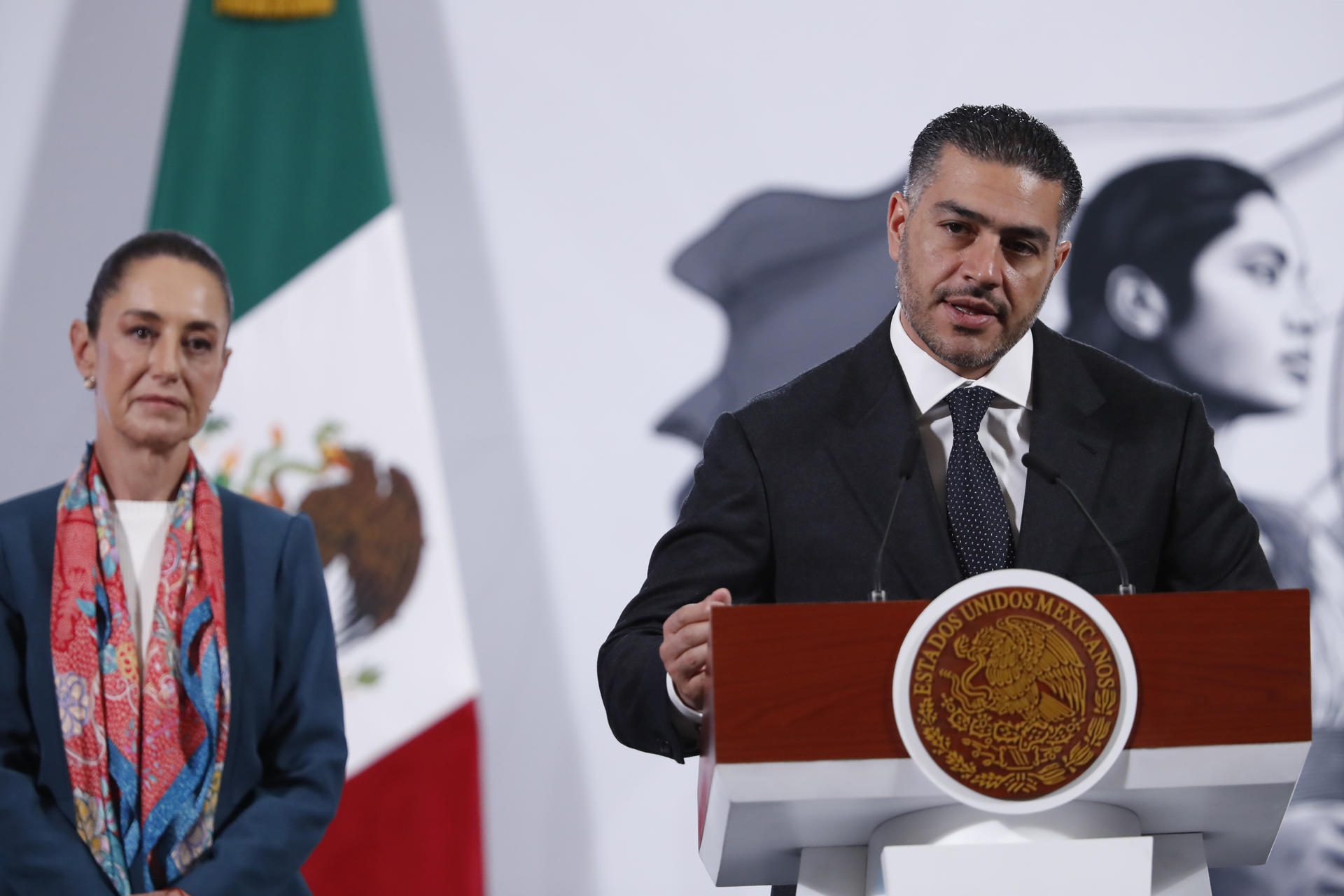 El secretario de Seguridad y Protección Ciudadana, Omar García Harfuch, habla en una rueda de prensa de la presidenta de México, Claudia Sheinbaum, este martes en Palacio Nacional de la Ciudad de México (México). EFE/ Mario Guzmán
