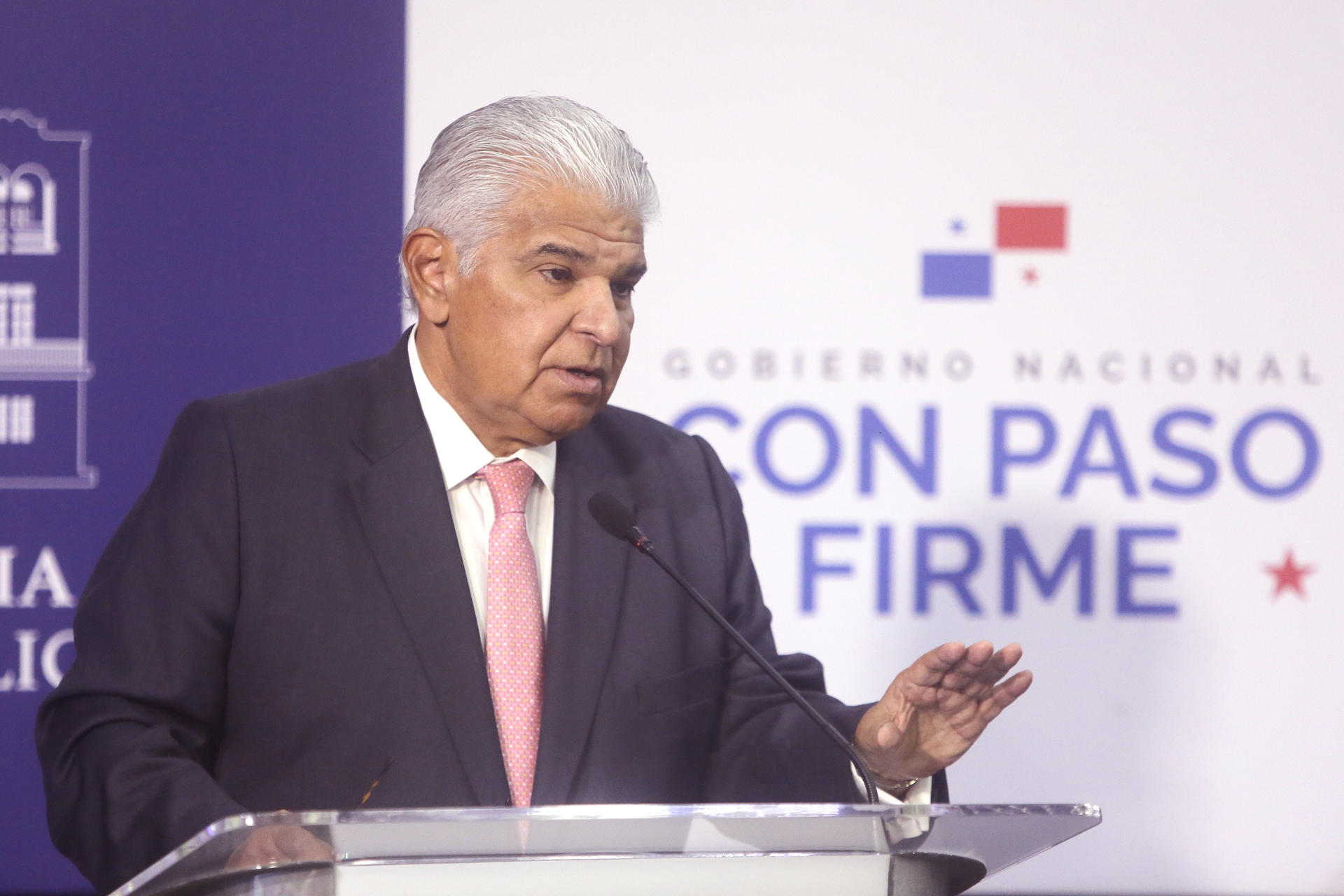 El presidente de Panamá José Raúl Mulino, habla durante una conferencia de prensa este jueves en Ciudad de Panamá (Panamá). EFE/Carlos Lemos
