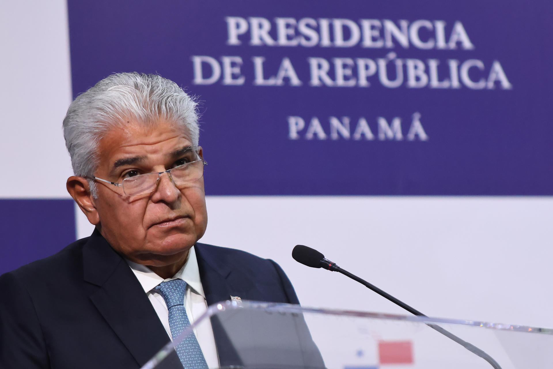 El presidente panameño, José Raúl Mulino, asiste a una rueda de prensa tras reunirse con el secretario de Estado de Estados Unidos, Marco Rubio, este domingo en Ciudad de Panamá (Panamá). EFE/ Gabriel Rodríguez
