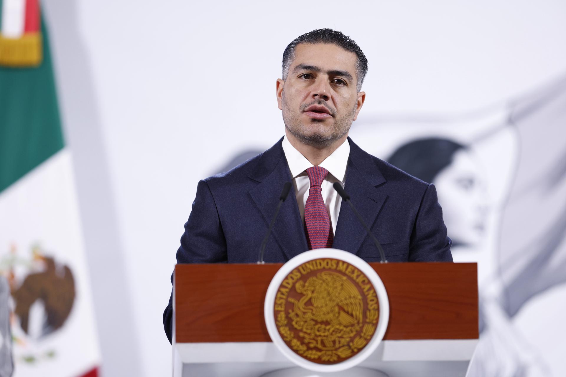 El secretario de Seguridad y Protección Ciudadana, Omar García Harfuch, habla durante una rueda de prensa este martes, en el Palacio Nacional de la Ciudad de México (México). EFE/Sáshenka Gutiérrez
