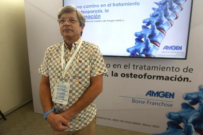 Fotografía de archivo del director médico de AMGEN México, Máx Saráchaga, hablando durante una entrevista con EFE en Playa del Carmen, Quintana Roo (México). EFE/ Alonso Cupul