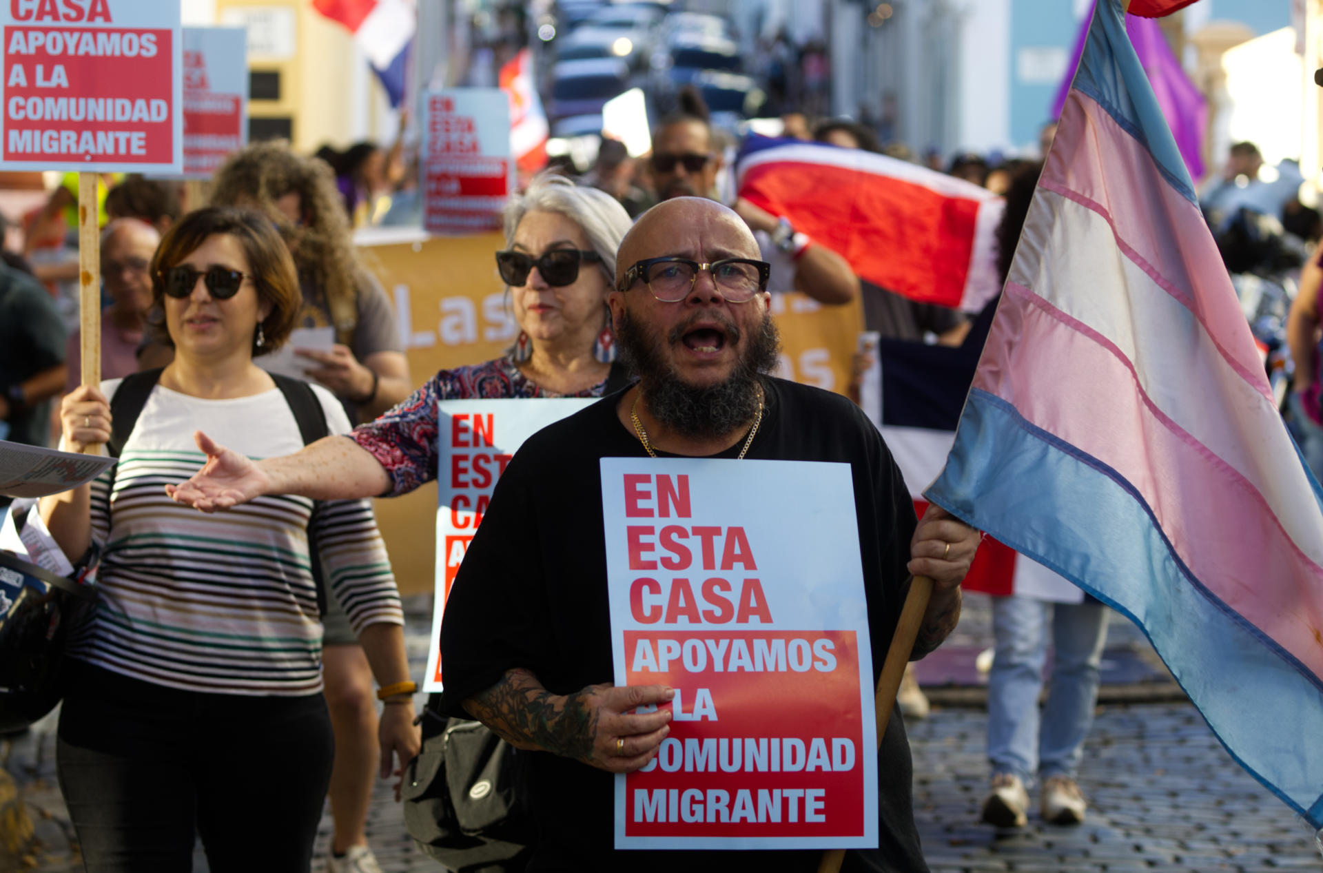 Varias personas protestan en contra de la política migratoria del presidente de Estados Unidos, Donald Trump, este jueves, en San Juan (Puerto Rico). EFE/ Thais Llorca
