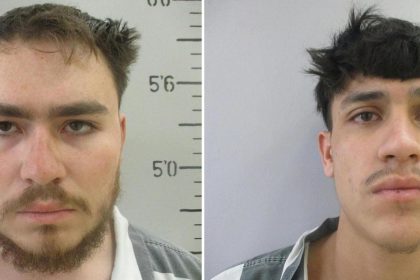 Composición de dos fotografías cedidas por la Oficina del Sheriff de Grant Parish donde aparecen José Francisco Herrera Muñoz (i), de 18 años, y Ángel Gonzales Gutiérrez, de 19, quienes fueron arrestados el viernes pasado acusados de lanzar drogas y tabaco con un cañón a reos en Luisiana. EFE/ Oficina Del Sheriff De Grant Parish / SOLO USO EDITORIAL/ SOLO DISPONIBLE PARA ILUSTRAR LA NOTICIA QUE ACOMPAÑA (CRÉDITO OBLIGATORIO)