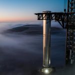 Fotografía cedida por SpaceX que muestra el cohete Starship Flight 8 Super Heavy en la parte superior del soporte de lanzamiento orbital en su base Starbase ubicada en Boca Chica, cerca de Brownsville, Texas (EE.UU.). EFE/SpceX /SOLO USO EDITORIAL NO VENTAS /SOLO DISPONIBLE PARA ILUSTRAR LA NOTICIA QUE ACOMPAÑA /CRÉDITO OBLIGATORIO