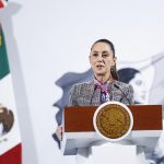 La presidenta de México, Claudia Sheinbaum, habla durante su conferencia de prensa matutina este viernes, en la Ciudad de México (México). EFE/ Sáshenka Gutiérrez