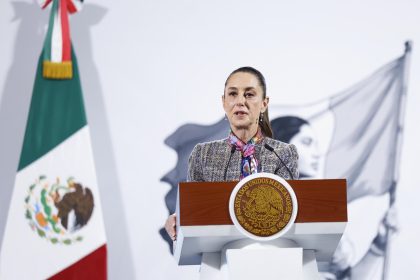 La presidenta de México, Claudia Sheinbaum, habla durante su conferencia de prensa matutina este viernes, en la Ciudad de México (México). EFE/ Sáshenka Gutiérrez