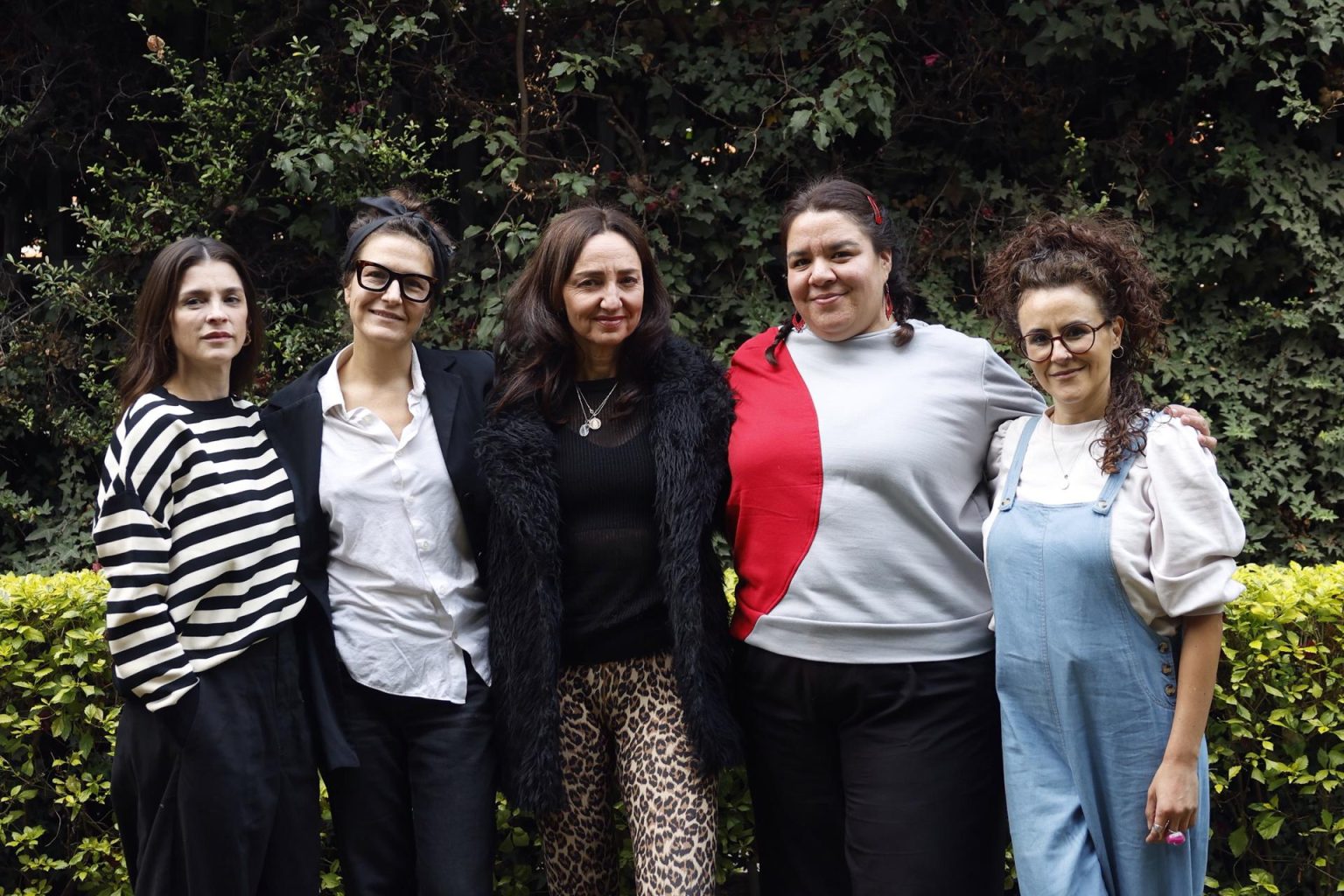 De izquierda a derecha la actriz y productora Irene Azuela, la directora Mariana Giménez, la productora Berenice González, las actrices Paula Watson y Mariana Villegas, posan al termino de una entrevista con EFE, este jueves en la Ciudad de México (México). EFE/Sáshenka Gutiérrez