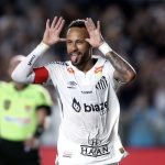 Fotografía del pasado 16 de febrero de Neymar, celebrando con el Santos un gol durante un partido del Campeonato Paulista. EFE/ Guilherme Dionizio