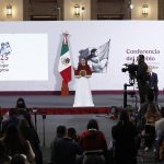 La presidenta de México, Claudia Sheinbaum, habla durante una rueda de prensa este jueves, en el Palacio Nacional en Ciudad de México (México). EFE/ Mario Guzmán