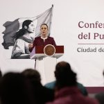 La presidenta de México, Claudia Sheinbaum, habla en su conferencia de prensa diaria este lunes, en el Palacio Nacional, en Ciudad de México (México). EFE/ José Méndez