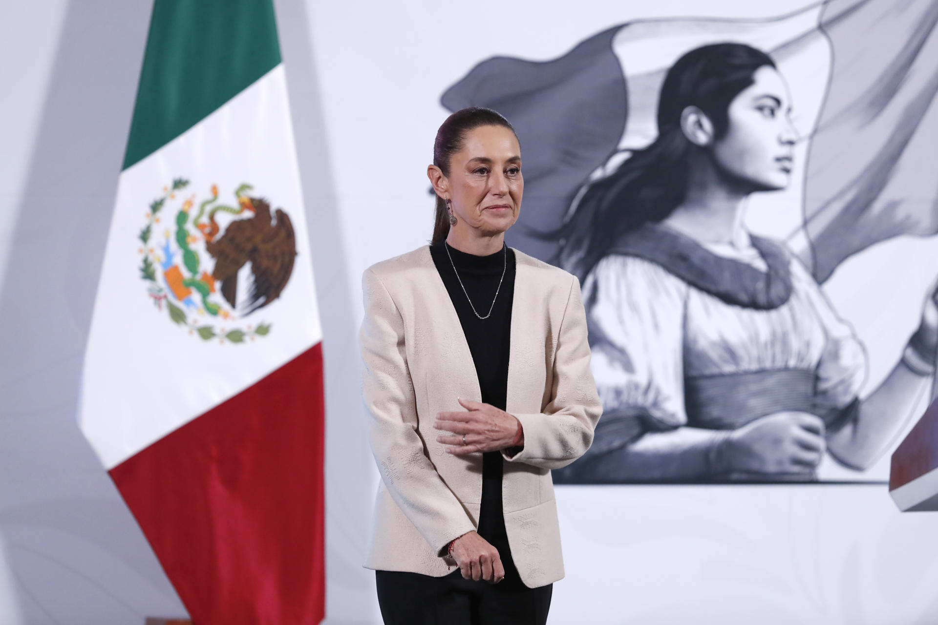 La presidenta de México, Claudia Sheinbaum, participa este miércoles, durante una rueda de prensa matutina en Palacio Nacional de la Ciudad de México (México). EFE/Mario Guzmán
