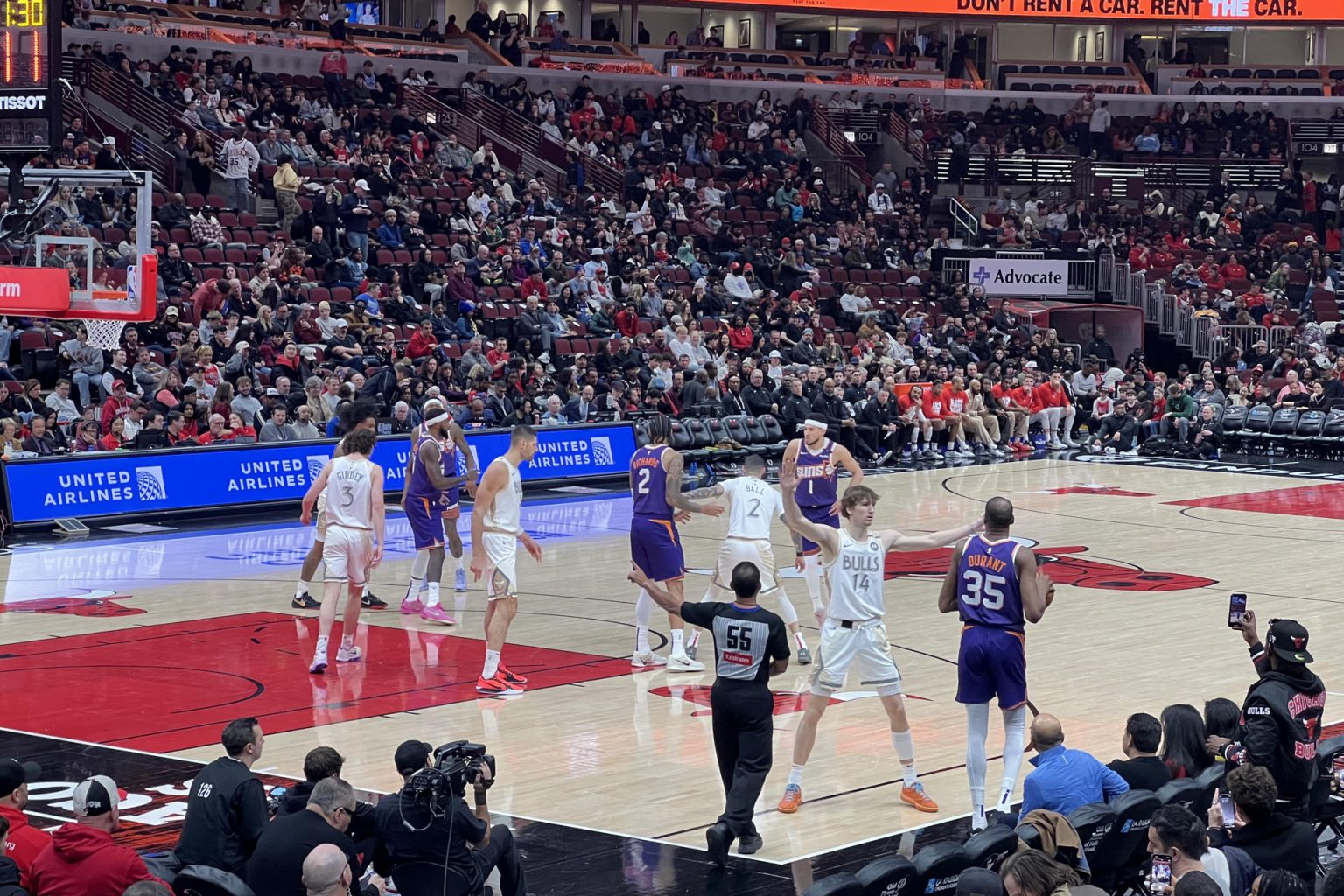 Fotografía de un partido de la NBA entre los Chicago Bulls y los Phoenix Suns. EFE/Andrea Montolivo