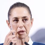 La presidenta de México, Claudia Sheinbaum, habla en una rueda de prensa este jueves, en el Palacio Nacional, en Ciudad de México (México). EFE/Sáshenka Gutiérrez