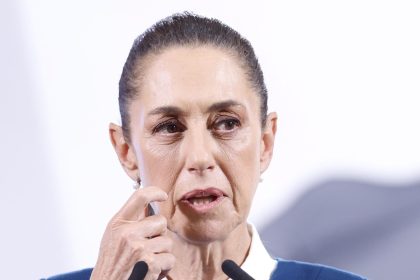 La presidenta de México, Claudia Sheinbaum, habla en una rueda de prensa este jueves, en el Palacio Nacional, en Ciudad de México (México). EFE/Sáshenka Gutiérrez