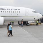 Fotografía de la llegada del avión de la aerolínea Grobal X con migrantes proveniente de Estados Unidos, en el Aeropuerto Internacional Juan Santamaría en San José (Costa Rica). EFE/ Jeffrey Arguedas