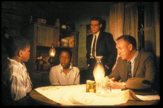 Gene Hackman (d) en un fotograma de la película 'Mississippi Burning' ('Arde Mississipi') de 1988. EFE/Orion Pictures / SOLO USO EDITORIAL/SOLO DISPONIBLE PARA ILUSTRAR LA NOTICIA QUE ACOMPAÑA (CRÉDITO OBLIGATORIO)