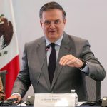 Fotografía cedida este miércoles por la Secretaría de Economía, de su titular Marcelo Ebrard durante una conferencia de prensa en Ciudad de México (México). EFE/ Secretaría de Economía /SOLO USO EDITORIAL/SOLO DISPONIBLE PARA ILUSTRAR LA NOTICIA QUE ACOMPAÑA (CRÉDITO OBLIGATORIO)