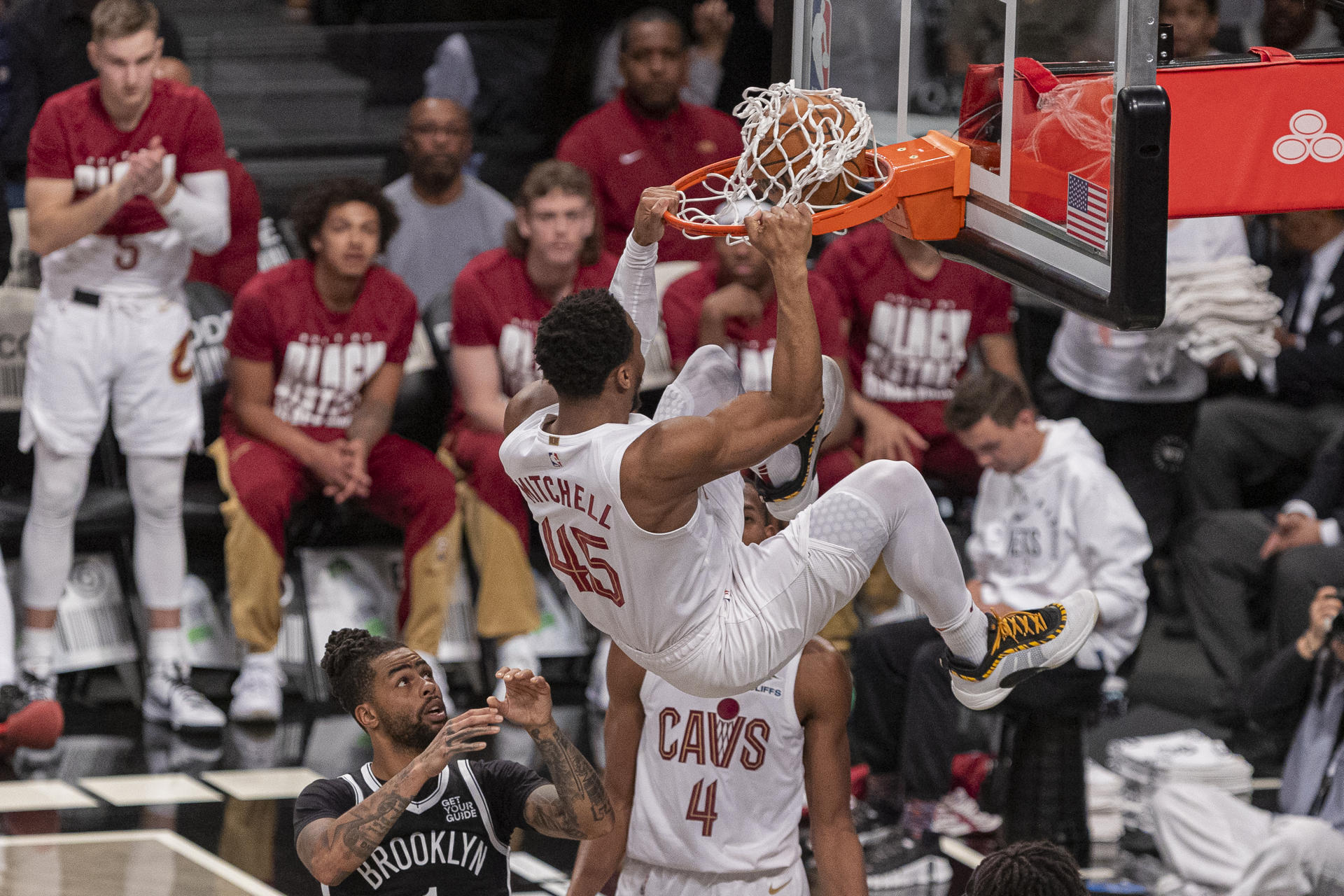 Donovan Mitchell lideró la victoria de los Cavaliers con 26 puntos en el Barclays Center de Nueva York (Estados Unidos). EFE/ Ángel Colmenares
