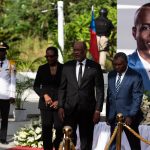 Imagen de archivo del primer ministro haitiano, Ariel Henry, junto a miembros de su Gobierno, quienes conmemoran el segundo aniversario del magnicidio del presidente Jovenel Moise, en Puerto Príncipe (Haití). EFE/ Johnson Sabin