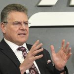 El comisario europeo de Comercio, Maros Sefcovic, habla durante una charla ofrecida este miércoles, en el American Enterprise Institute (AEI) en Washington (Estados Unidos). EFE/ Lenin Nolly