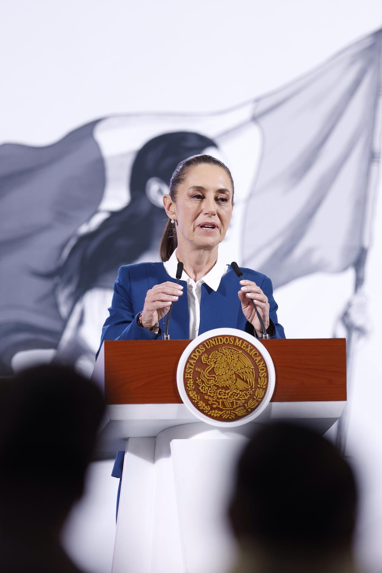 La presidenta de México, Claudia Sheinbaum, habla en una rueda de prensa este jueves, en el Palacio Nacional, en Ciudad de México (México). EFE/Sáshenka Gutiérrez
