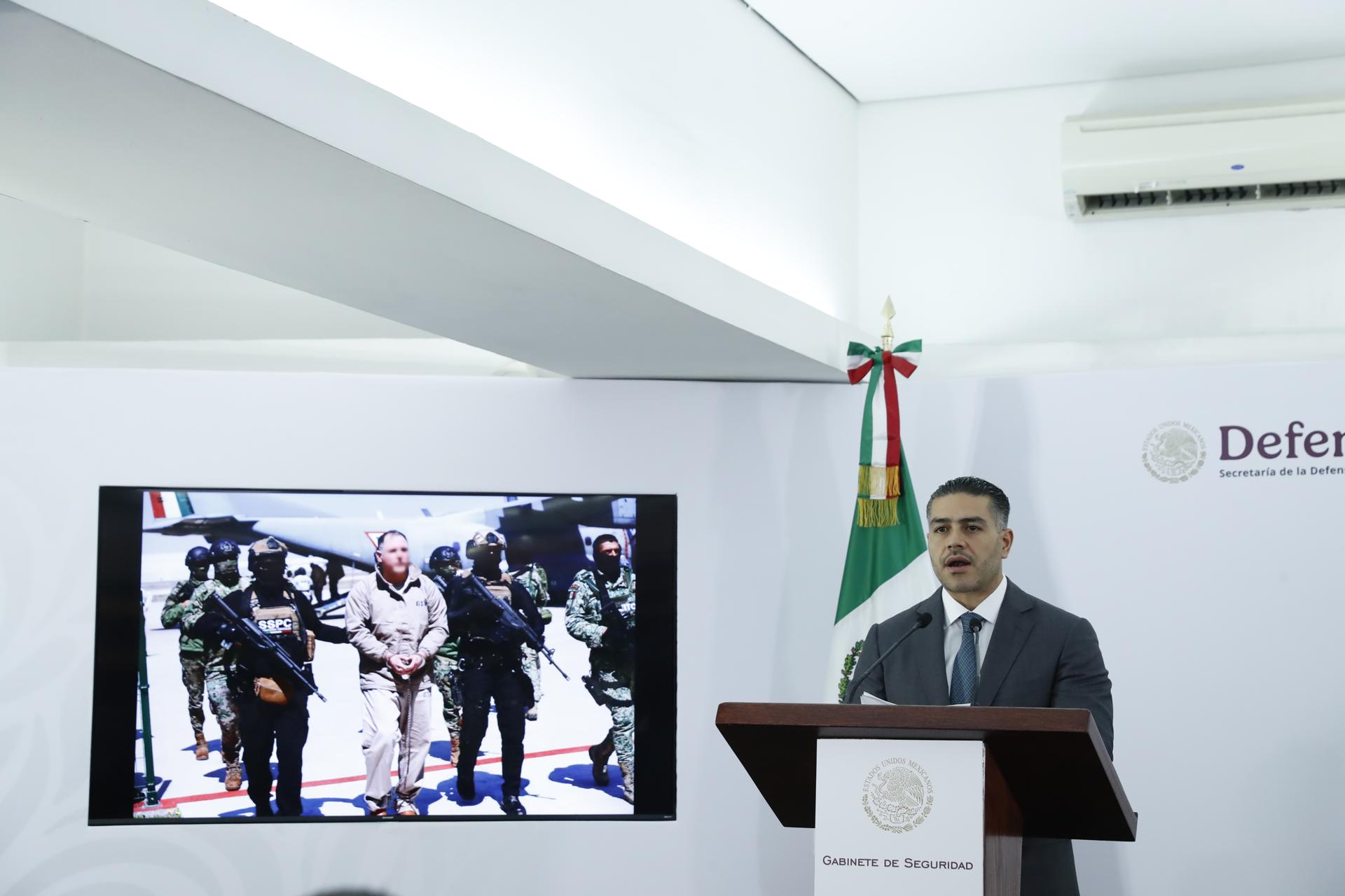 El secretario de Seguridad y Protección Ciudadana, Ómar García Harfuch, habla durante una rueda de prensa este jueves, en Ciudad de México (México). EFE/ Mario Guzmán
