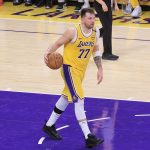 - Luka Doncic de los Lakers durante su debut. EFE/ Javier Rojas